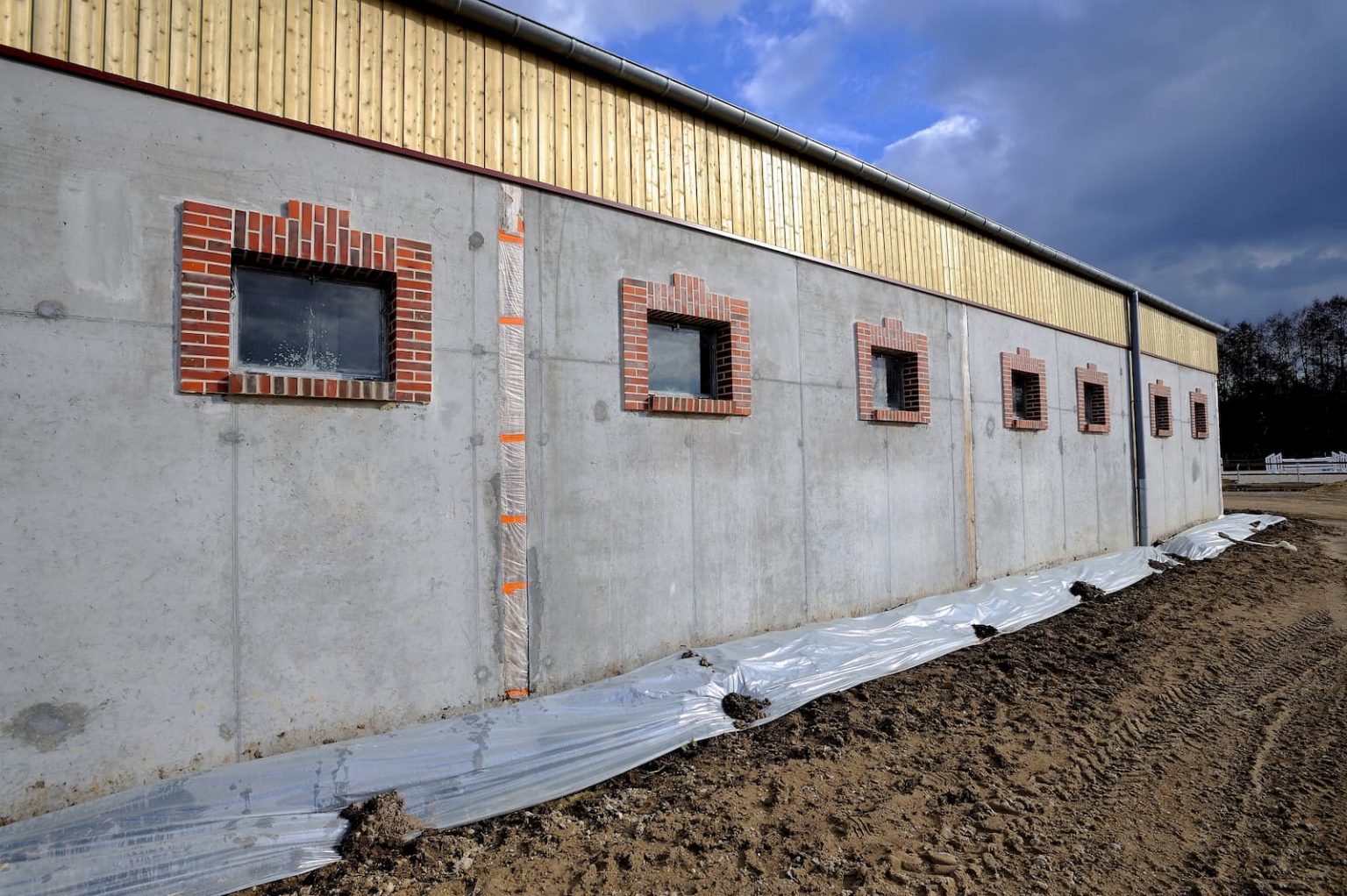 Construction et aménagement de box chevaux dans un centre équestre