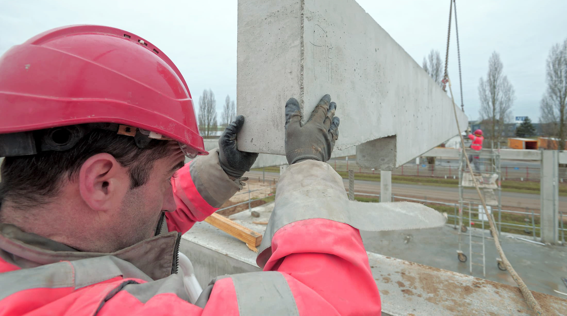 Préfabrication de poteaux poutres en béton par la société ACFA