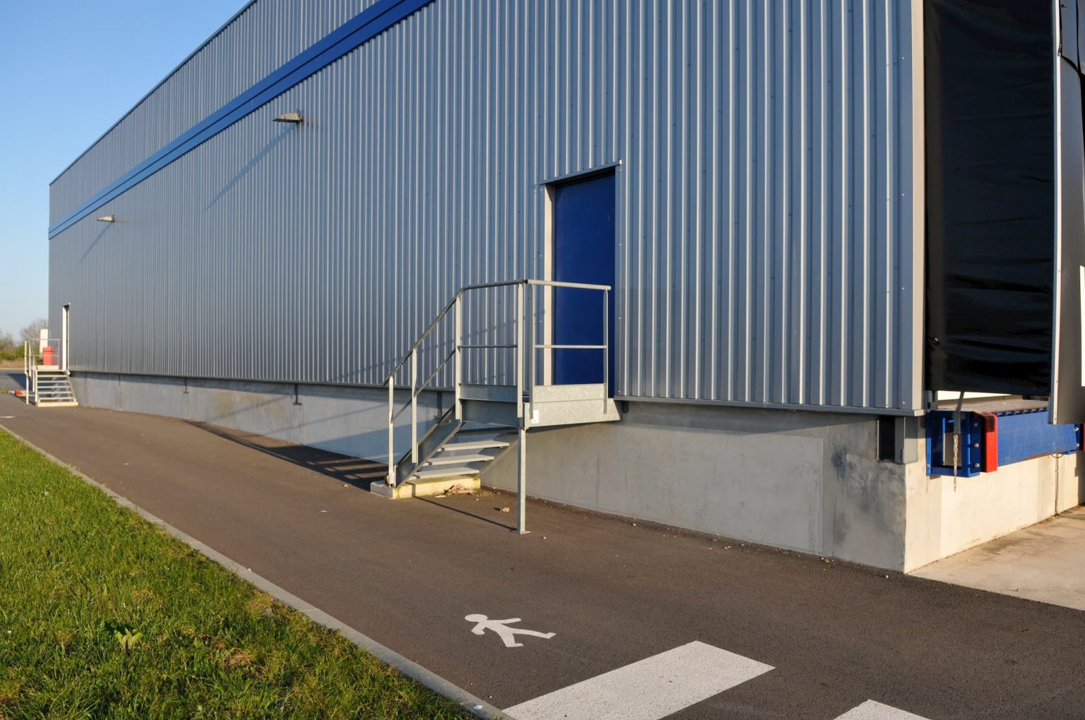 Fabrication de voile de quais en béton au sein de l'entrepôt logistique TLA Group