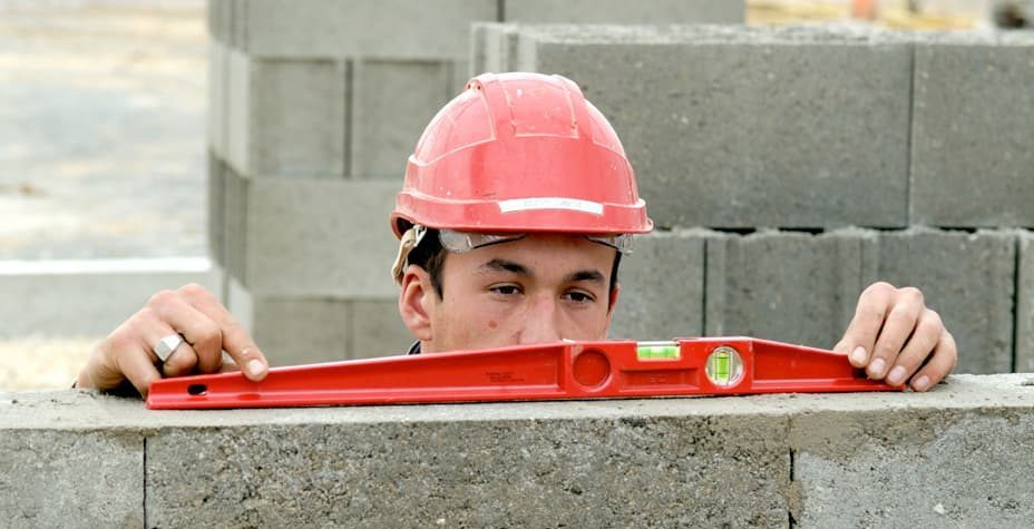 Les chefs d'équipe sur le chantier assure le suivi de chantier et le respect du planning