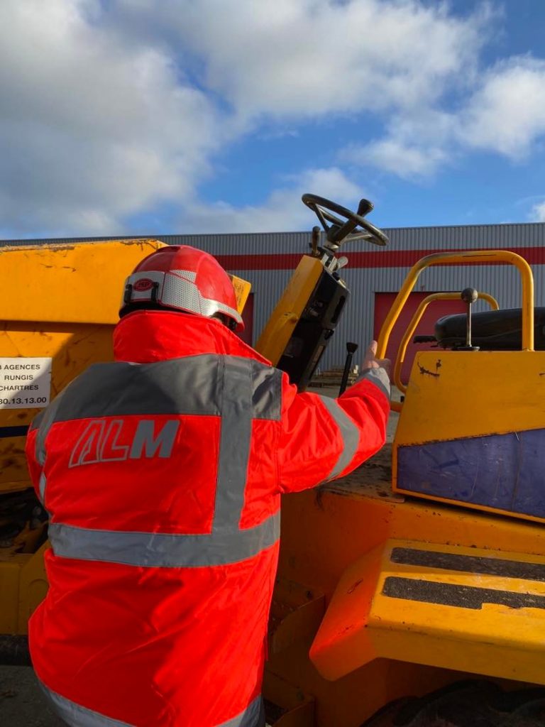 Parkas haute visibilité pour les maçons et collaborateurs de chantier sur le terrain