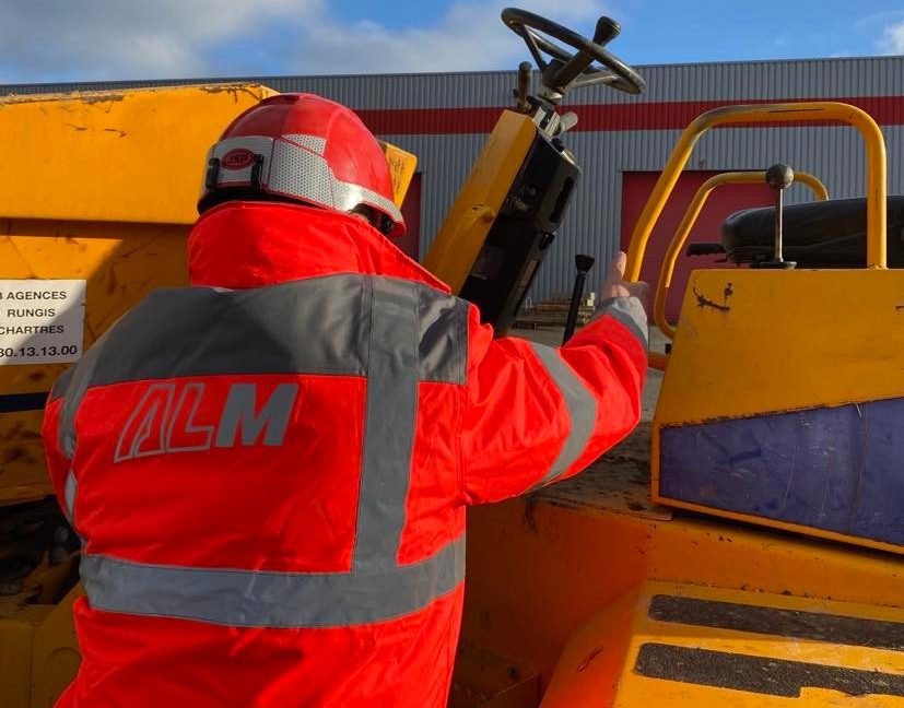 Parkas haute visibilité pour les maçons et collaborateurs de chantier sur le terrain